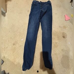 Universal Thread size 2/ 26L skinny jeans. Barely worn and will be washed!